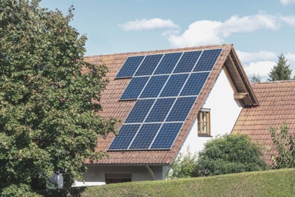 Photovoltaik Dach Einfamilienhaus 