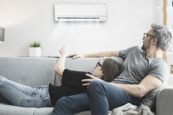 Split-Klimaanlage Paar Sofa